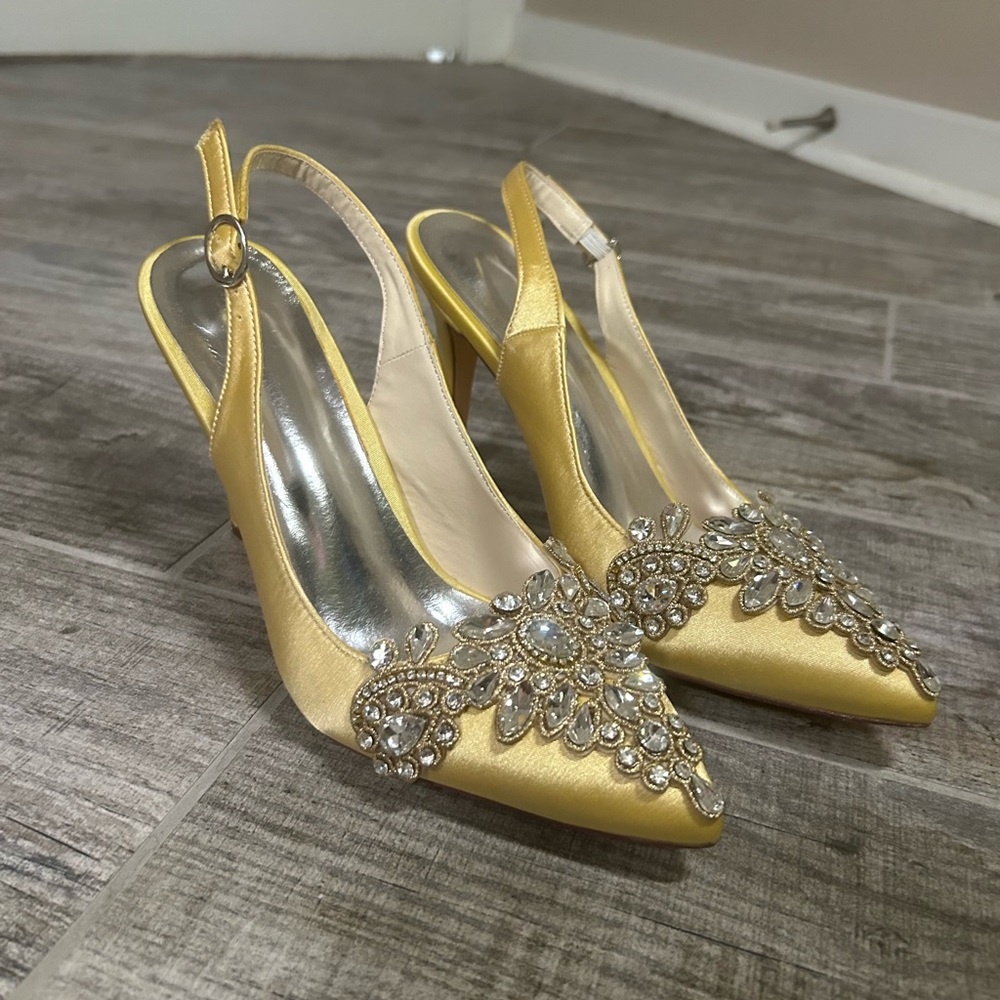 Source Unknown Gold Crystal Embellished Heels